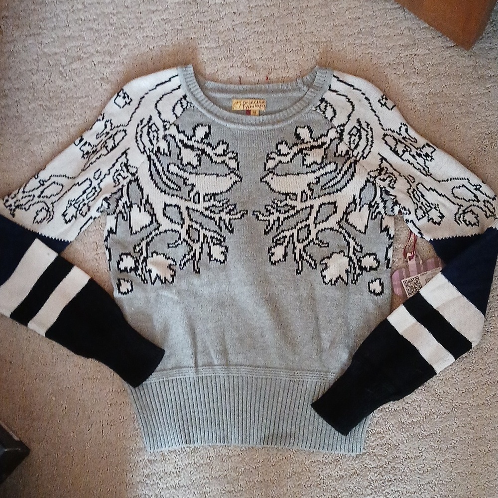 Princess Vera Wang Intrasia Bird Sweater Nwt M